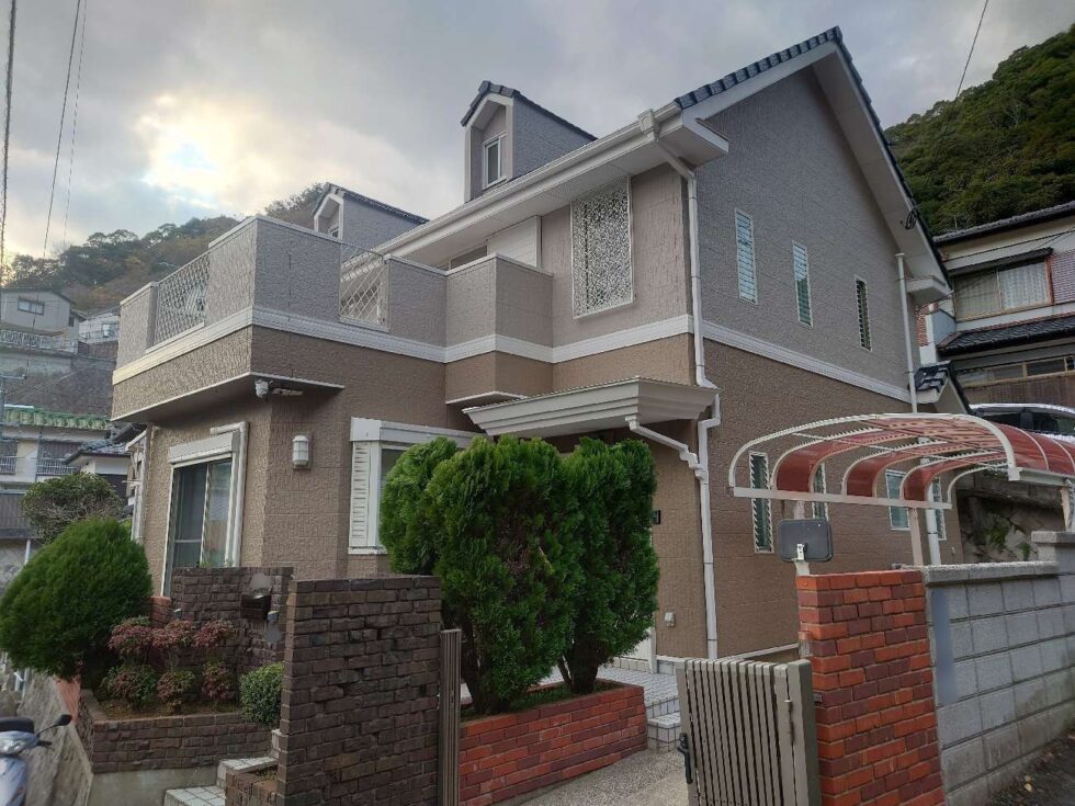 長崎市金堀町　S様邸　外壁塗装(使用塗料：ボンフロン水性サンバリアSR上塗GT防藻)