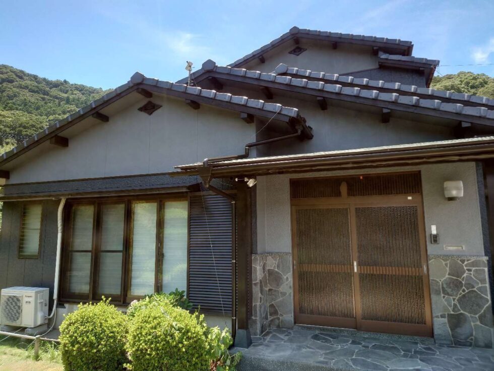 西彼杵郡時津町　U様邸　外壁塗装(使用塗料：ボンフロン水性サンバリアSR上塗GT防藻)