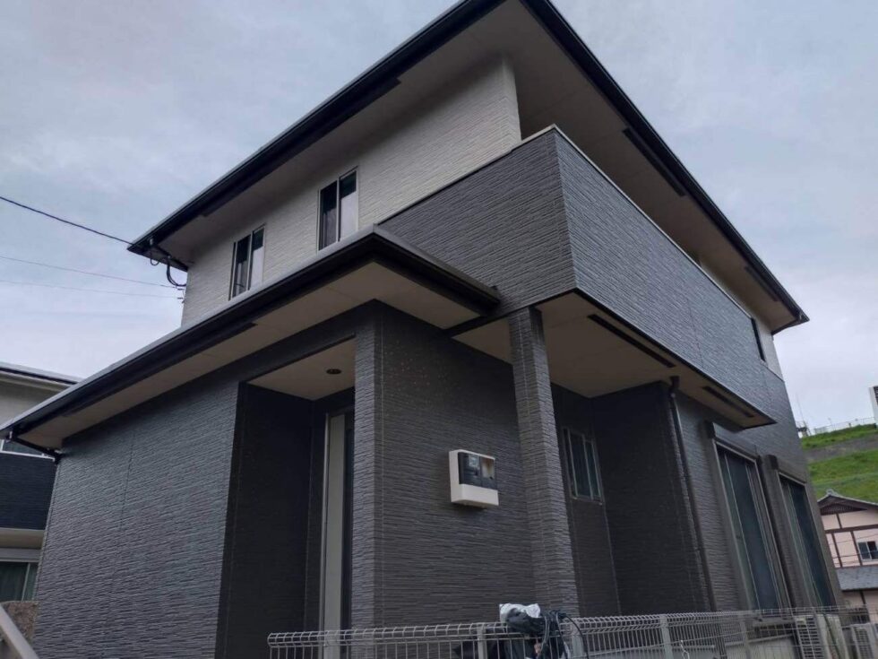 長崎市三京町　T様邸　外壁塗装(使用塗料：ボンフロン水性サンバリアSR上塗GT防藻)